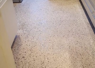 Granito keukenvloer na behandeling